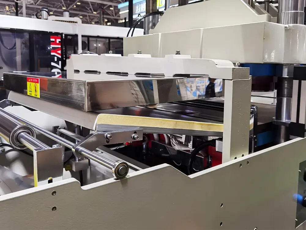 plastic-thermoforming-machine