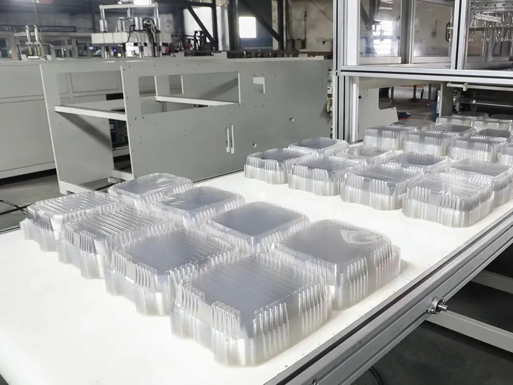 Single-station-plastic-thermoforming-machine